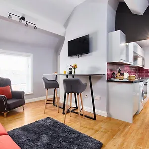 Apartment Delven House, 6 - Self Check-in, Self-catering Serviced For East Midlands Airport 